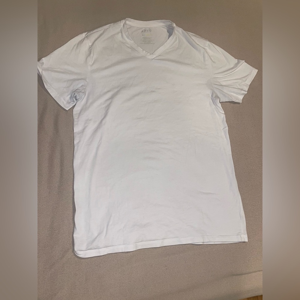 Mens APT 9 white tee shirt, V neck, small